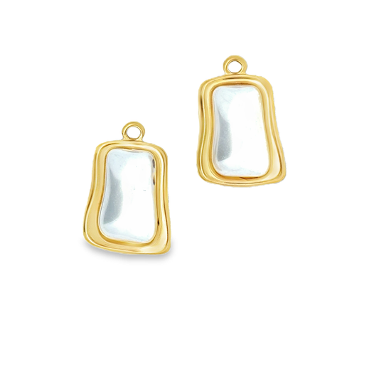 Elegant 18k Gold charms pearl center